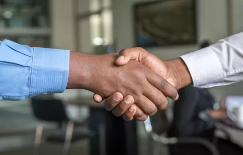 como anunciar vagas associação comercial