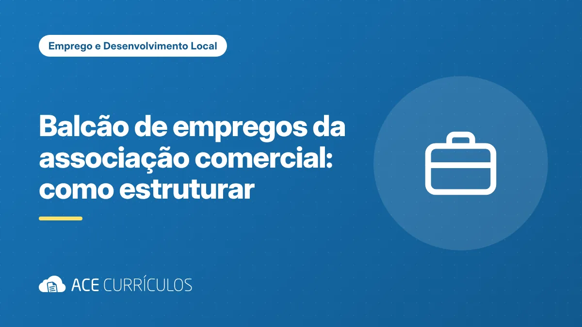 Atendente de associação comercial cadastrando currículo de candidato no balcão