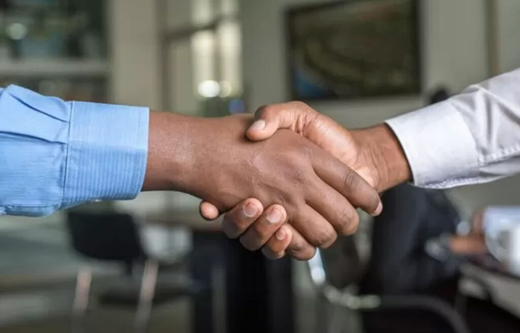 como anunciar vagas associação comercial